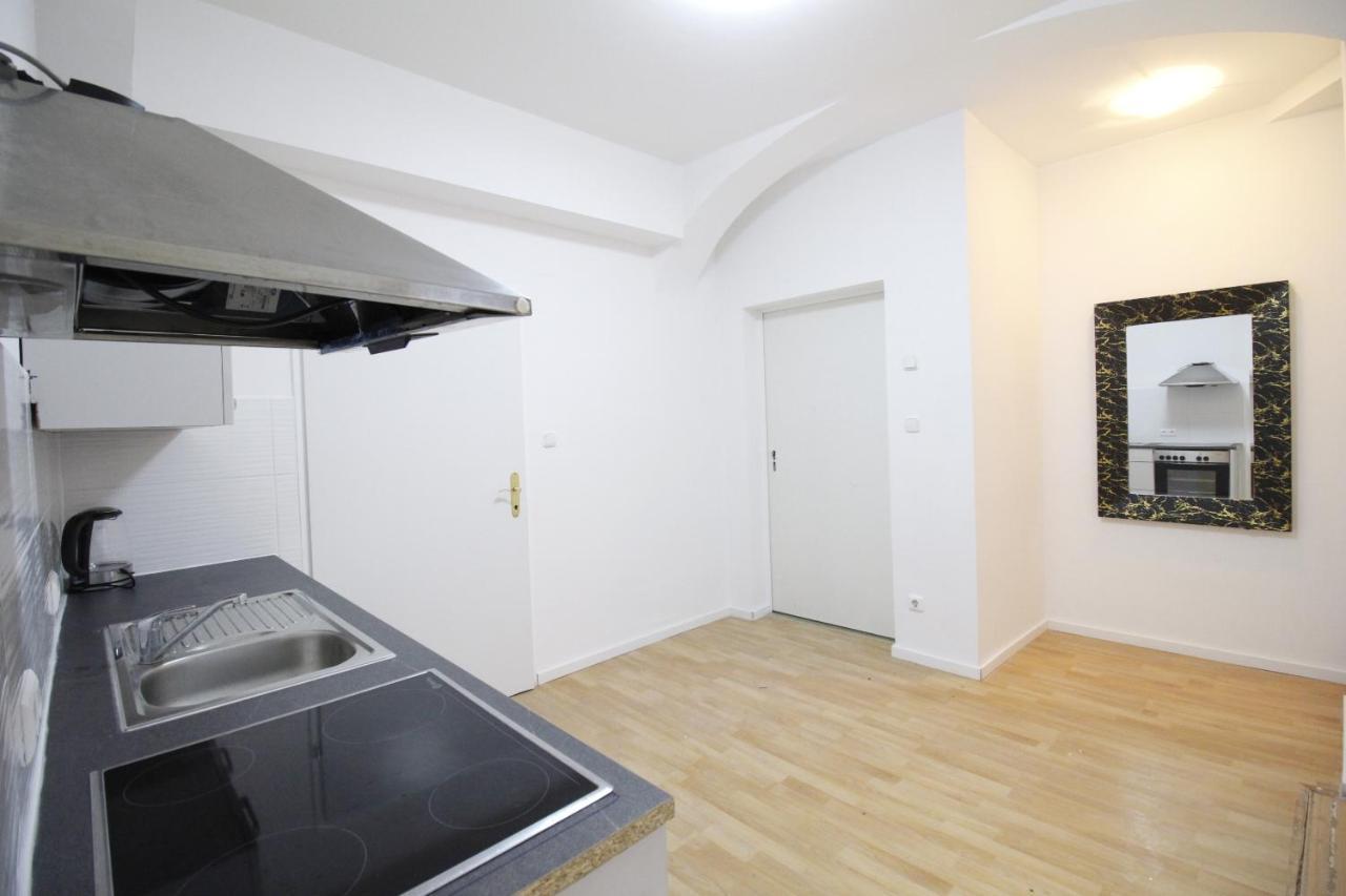 Comfort Triple Room Th Вена Экстерьер фото
