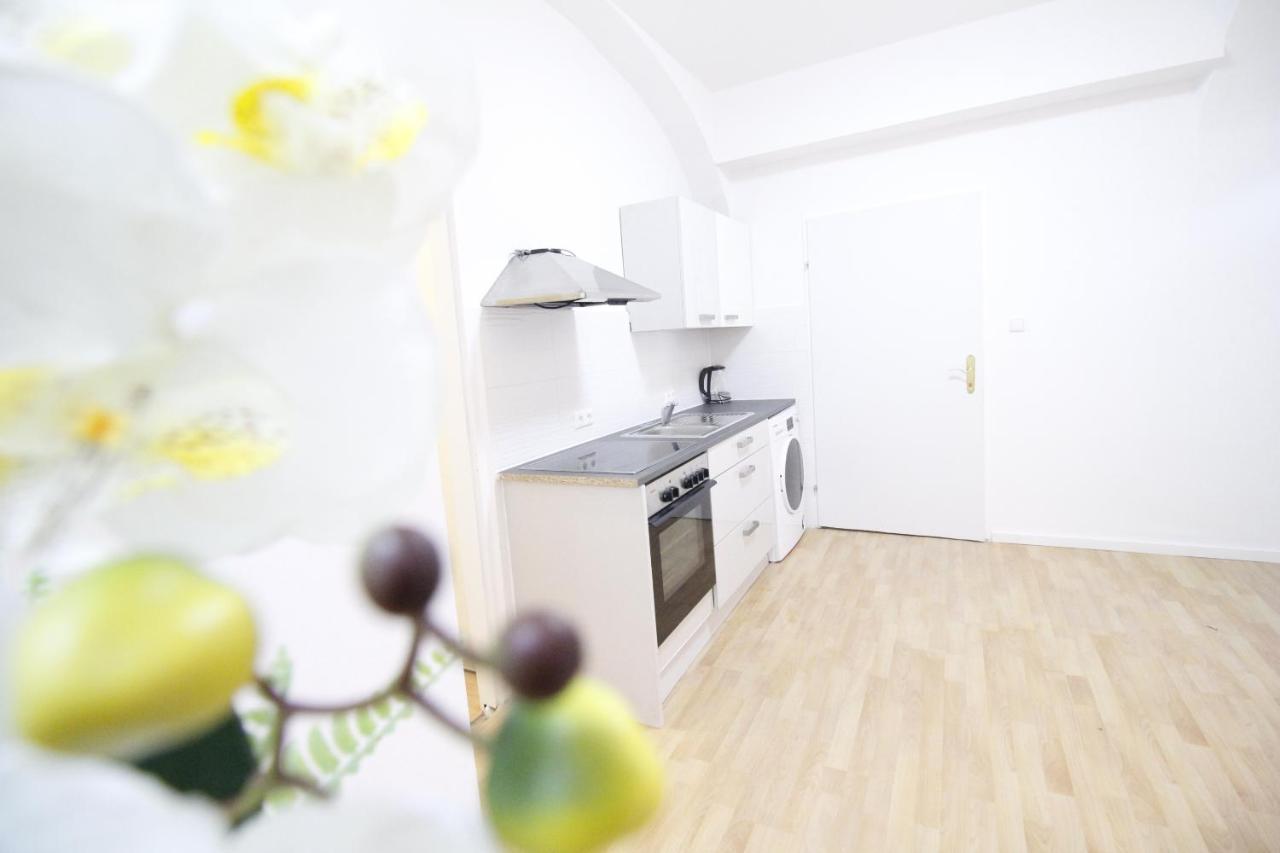 Comfort Triple Room Th Вена Экстерьер фото